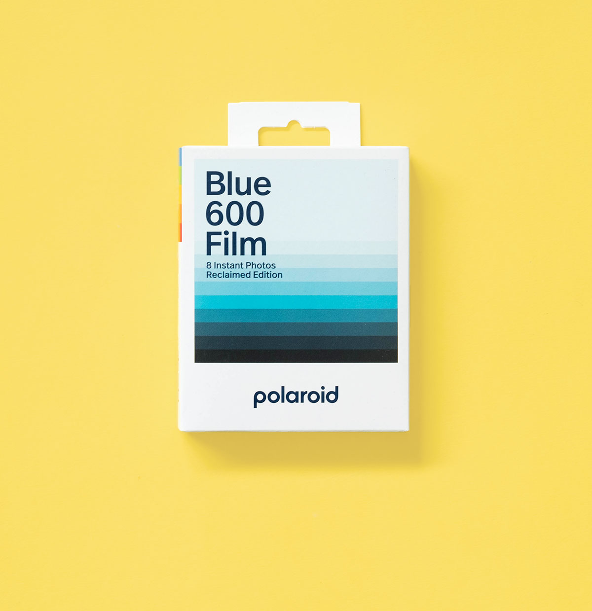 Polaroid lanza su nueva película: Blue 600 Film Reclaimed Edition